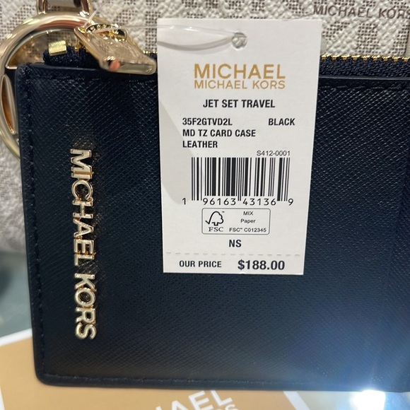 MICHAEL KORS
Jet Set Travel Medium Top Zip Leather Card Case Wallet
Black
NWT - Picture 10 of 16